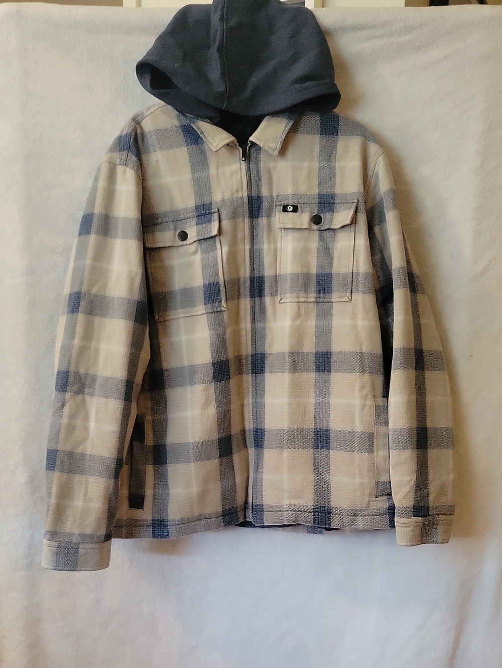 Lightweight Plaid Hooded Shirt Jacket — Beige & Navy